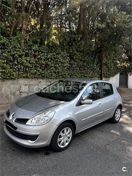 Gris / plata Usado 2009 Renault Clio II Exception Berlina | 3800 € (Buen precio) - Imagen 1/4