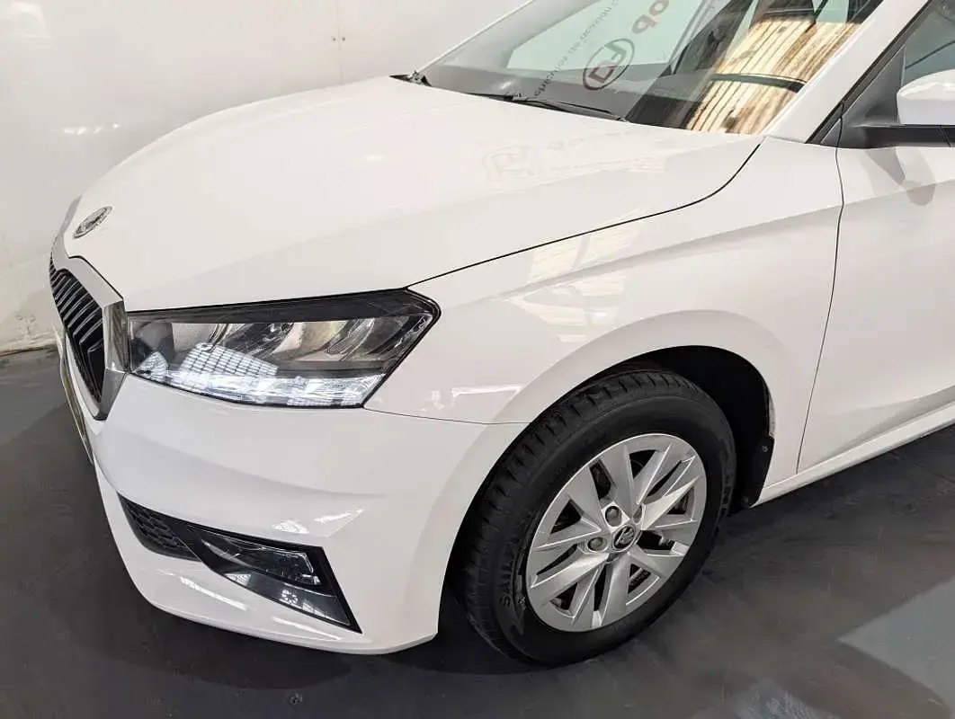 Usado Skoda Fabia Ambition 95 CV (69 kW) 2023 Blanco Utilitario