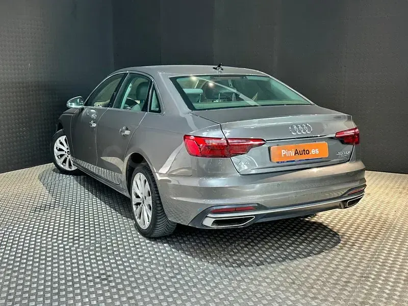 Usado Audi A4 Advanced Plus 204 CV (150 kW) 2021 Gris / plata Berlina