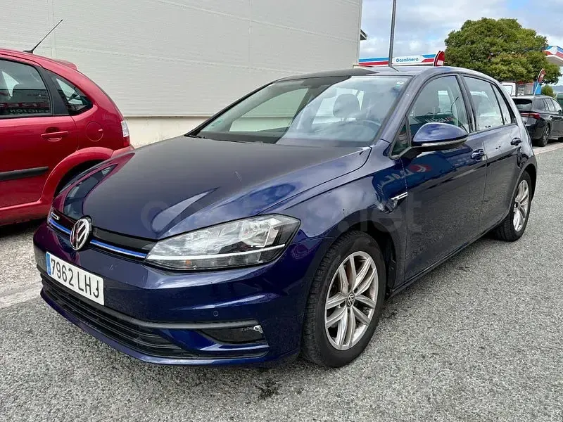 Usado VW Golf VIII Edition 130 CV (95 kW) 2020 Azul Berlina