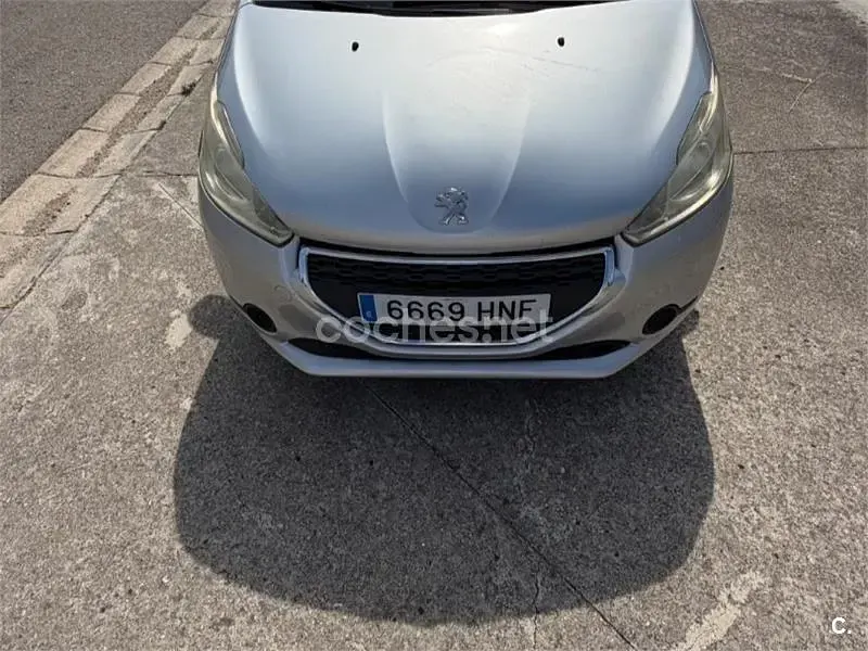 Usado Peugeot 208 Active 68 CV (50 kW) 2012 Gris / plata Utilitario