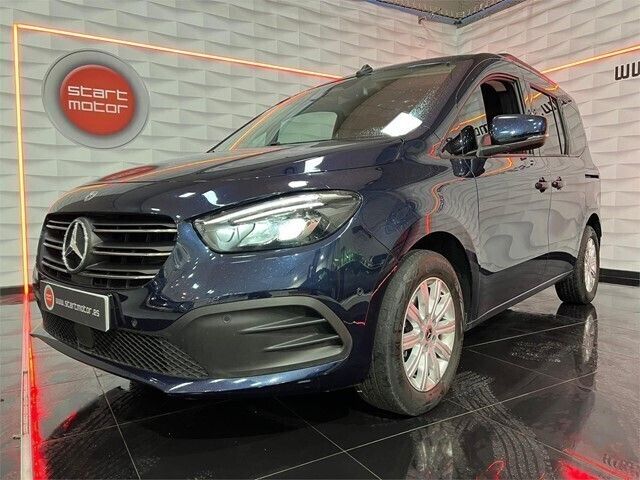 Usado Mercedes 180 116 CV (85 kW) 2024 Azulazul cavansita Berlina