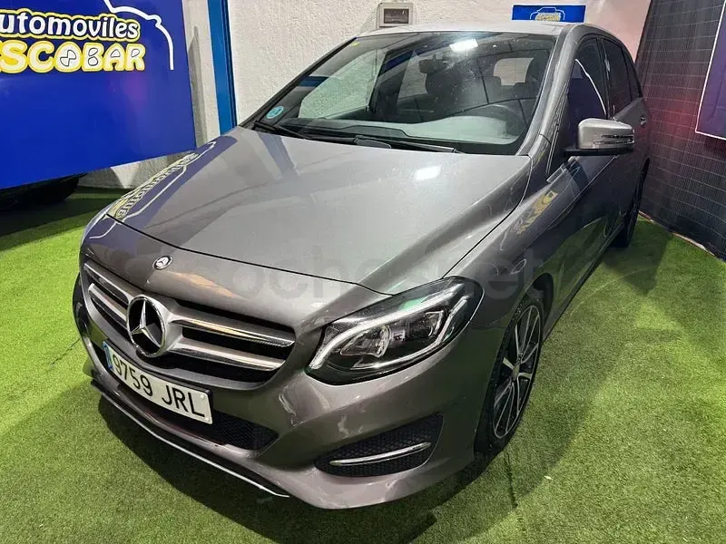 Usado Mercedes B180 109 CV (80 kW) 2016 Gris / plata Utilitario