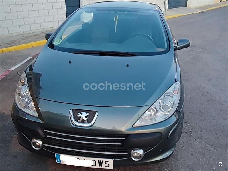 Usado Peugeot 307 CC 136 CV (100 kW) 2006 Verde Descapotable