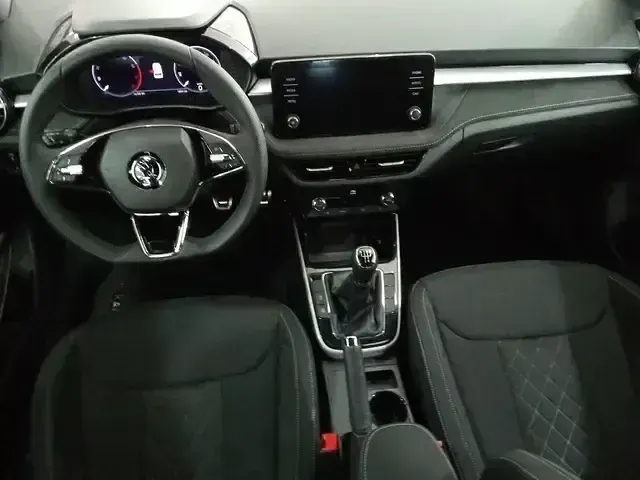 Usado Skoda Fabia 95 CV (69 kW) 2022 Azul Utilitario