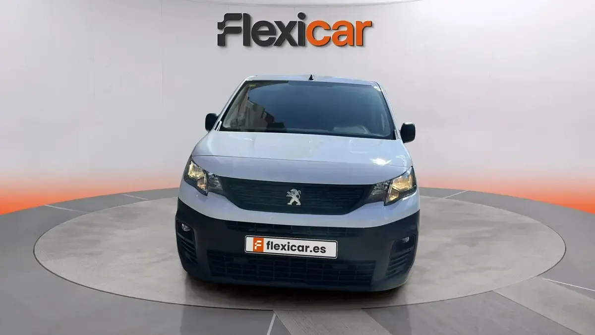 Usado Peugeot Partner Access 100 CV (73 kW) 2021 Blanco Monovolumen