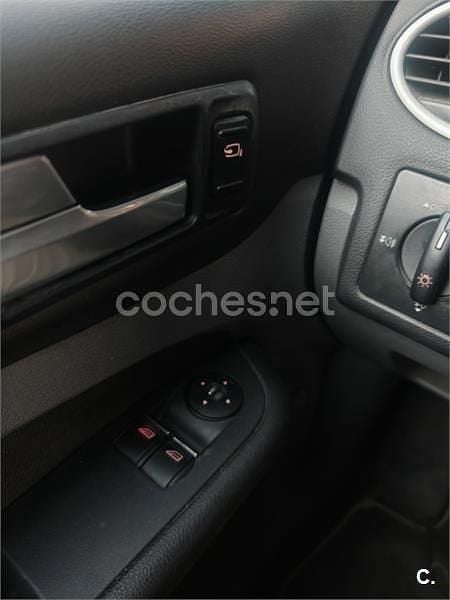 Usado Ford Focus Trend 90 CV (66 kW) 2008 Azul Berlina