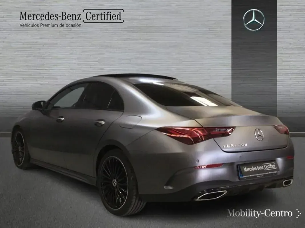 Usado Mercedes CLA220 190 CV (139 kW) 2025 Manufaktur gris montaña magno Berlina