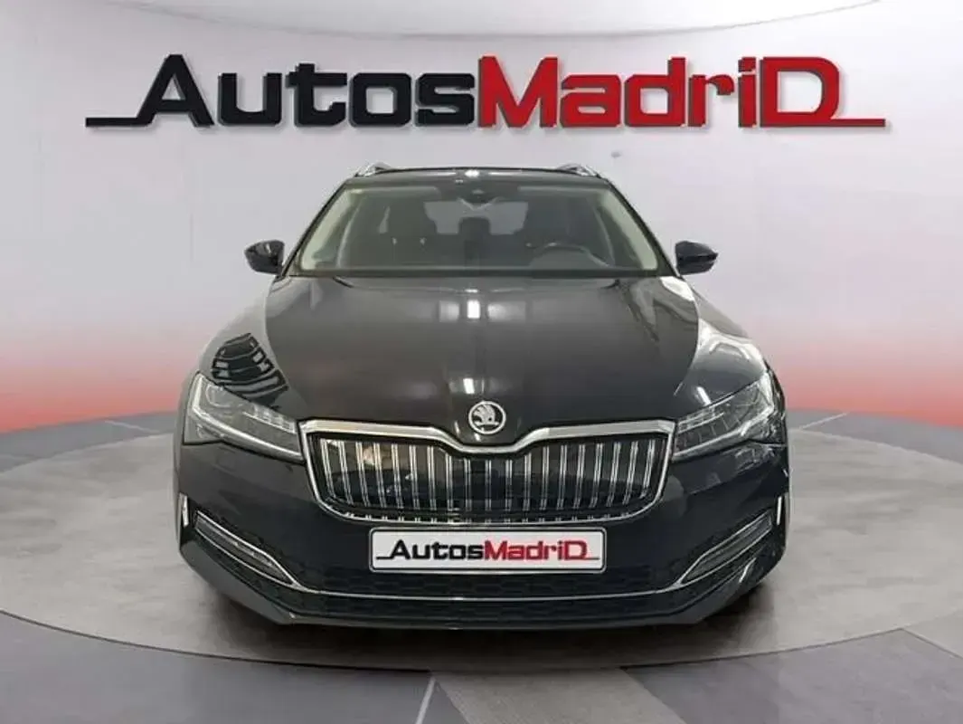 Usado Skoda Superb Style 218 CV (160 kW) 2020 Negro Familiar