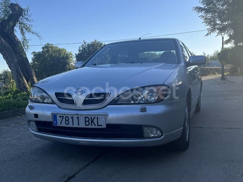 Gris / plata Usado 2002 Nissan Primera Comfort Berlina | 1800 € - Imagen 1/4