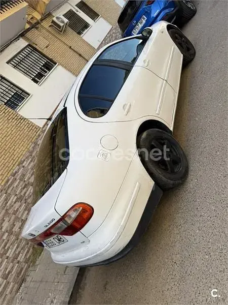 Usado Seat Toledo Stella 90 CV (66 kW) 2003 Blanco Berlina