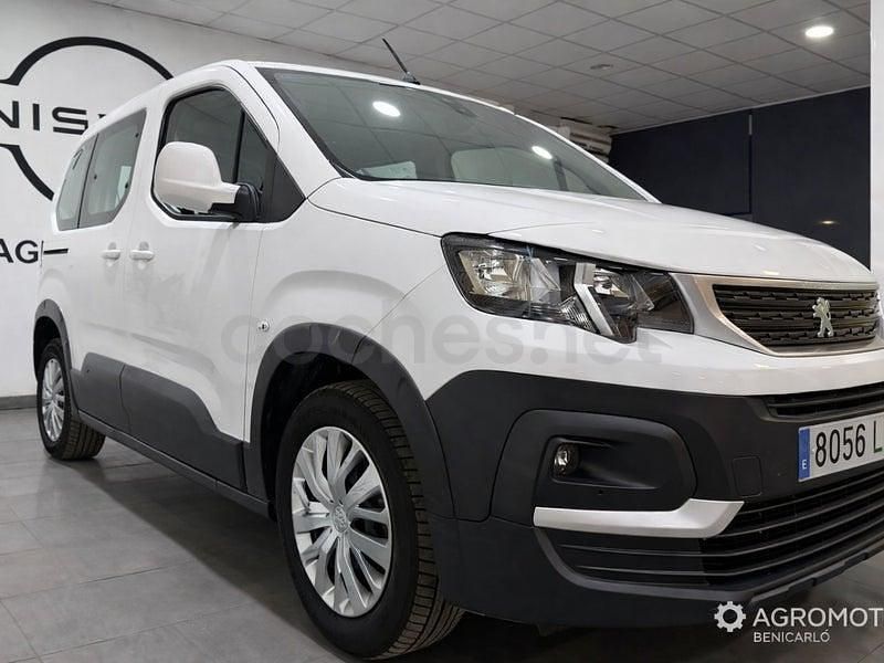 Usado Peugeot Rifter Active 100 CV (73 kW) 2021 Blanco Monovolumen