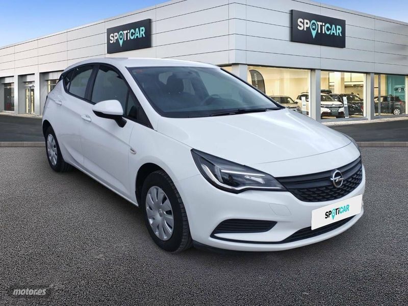 Usado Opel Astra Expression 105 CV (77 kW) 2016 Blanco Berlina
