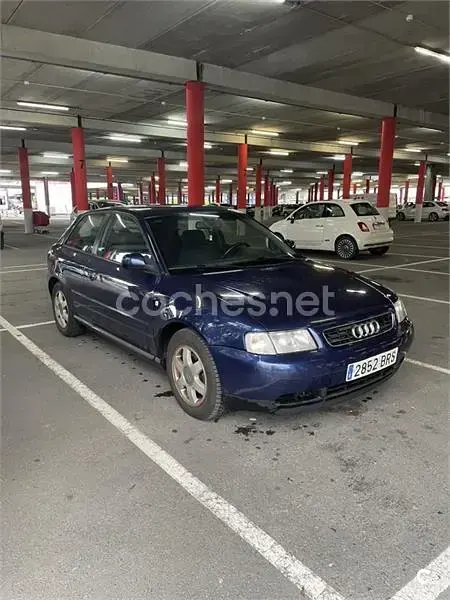 Usado Audi A3 Ambition 110 CV (80 kW) 1999 Azul Utilitario
