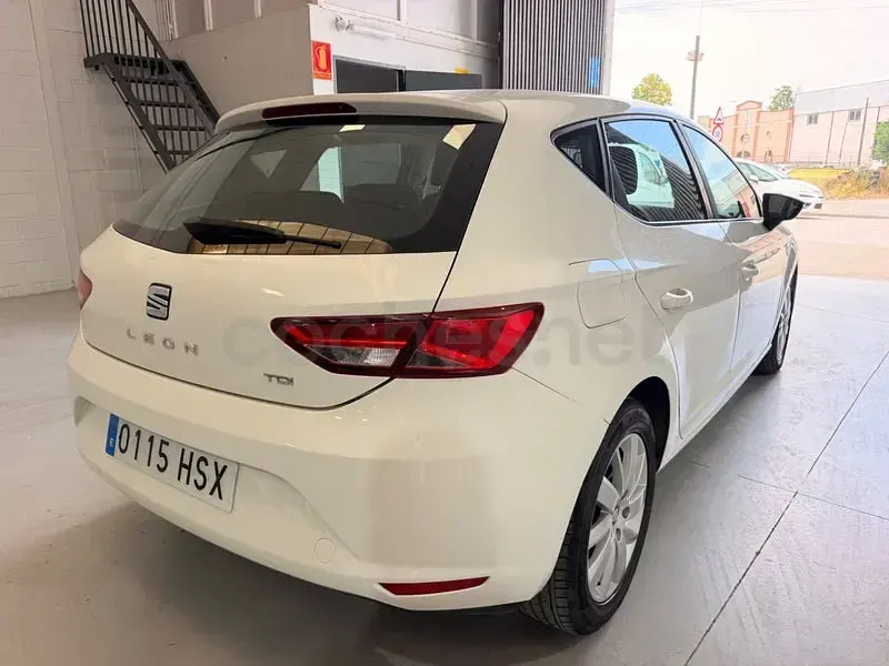 Usado Seat Leon Reference 105 CV (77 kW) 2014 Blanco Berlina