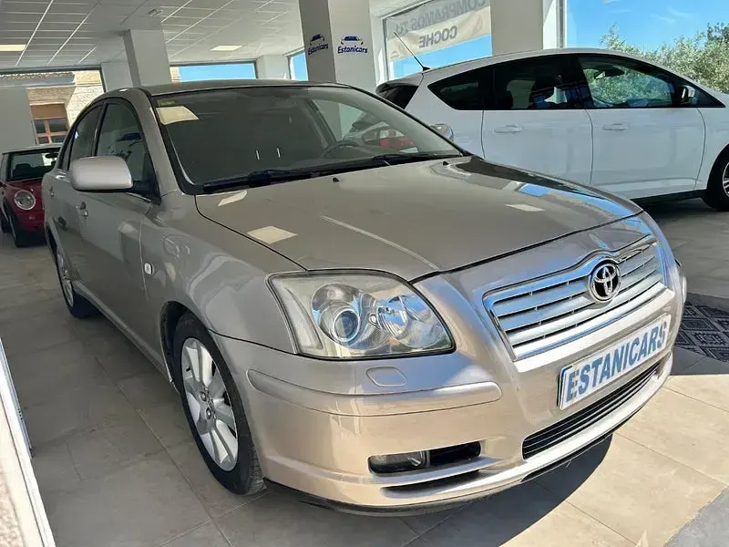Usado Toyota Avensis Executive 116 CV (85 kW) 2006 Gris / plata Berlina