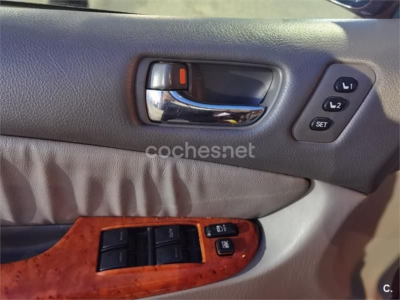 Usado Toyota Previa Sol 156 CV (114 kW) 2005 Rojo Monovolumen