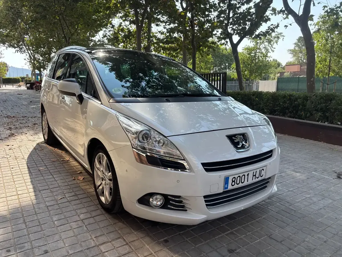 Usado Peugeot 5008 Allure 163 CV (119 kW) 2012 Blanco Monovolumen