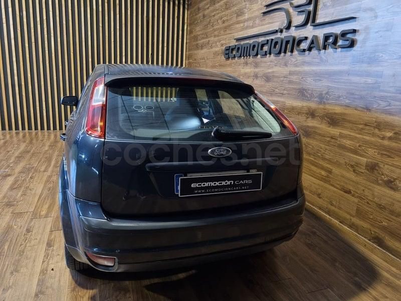 Usado Ford Focus Ambiente 90 CV (66 kW) 2006 Gris / plata Berlina