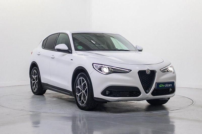 Usado Alfa Romeo Stelvio Sprint 190 CV (139 kW) 2021 Blanco SUV