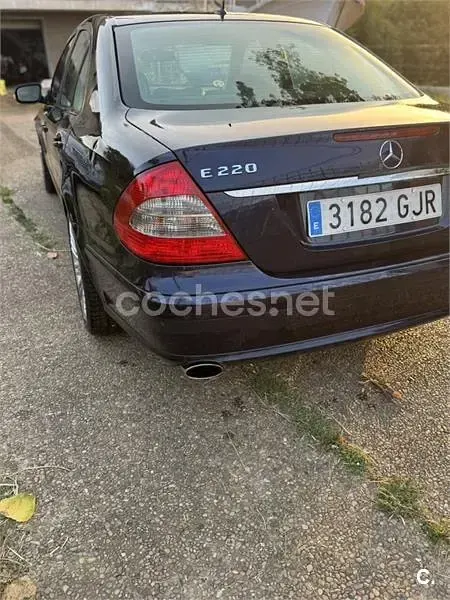 Usado Mercedes E220 170 CV (125 kW) 2008 Azul Berlina