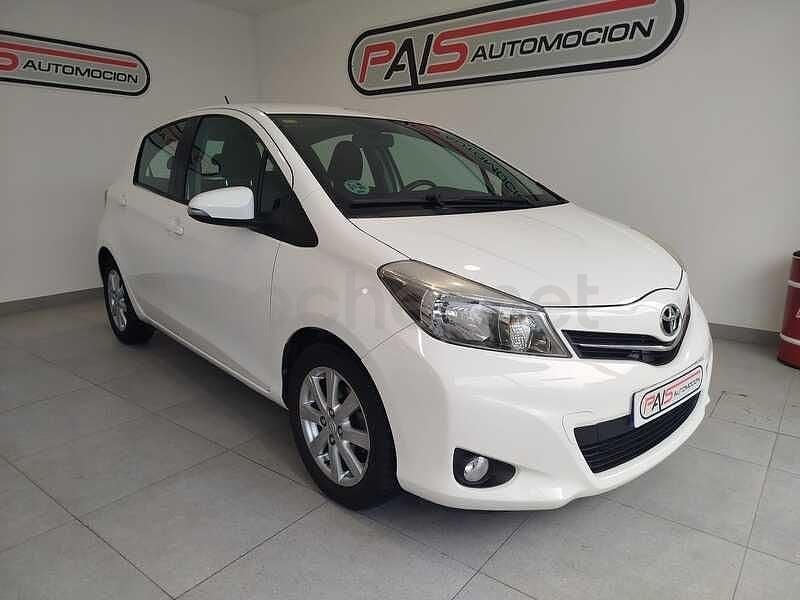 Usado Toyota Yaris Active 90 CV (66 kW) 2013 Blanco Utilitario