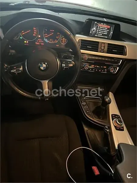 Usado BMW 318 150 CV (110 kW) 2017 Azul Berlina