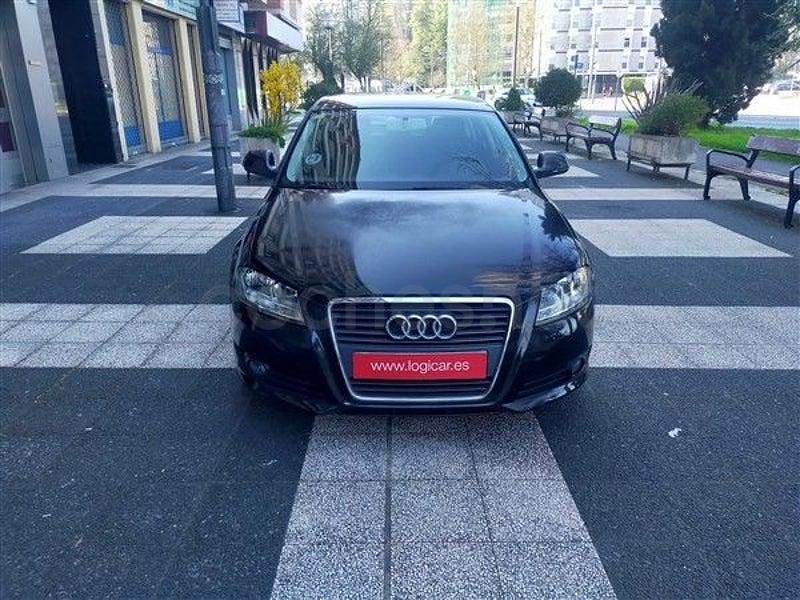 Usado Audi A3 Ambition 105 CV (77 kW) 2010 Negro Utilitario