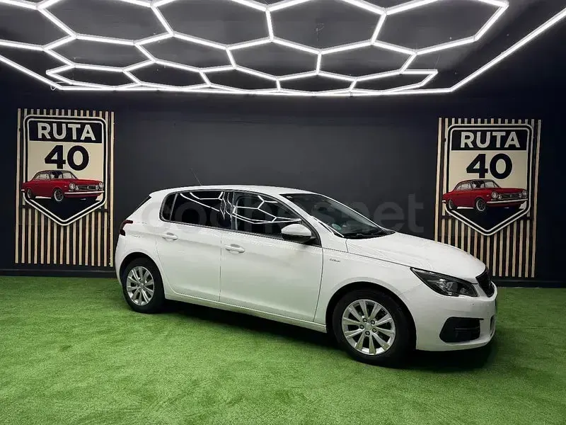 Usado Peugeot 308 Style 100 CV (73 kW) 2019 Blanco Berlina
