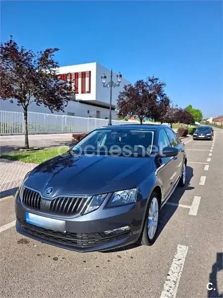 Usado Skoda Octavia 110 CV (80 kW) 2017 Gris / plata Berlina