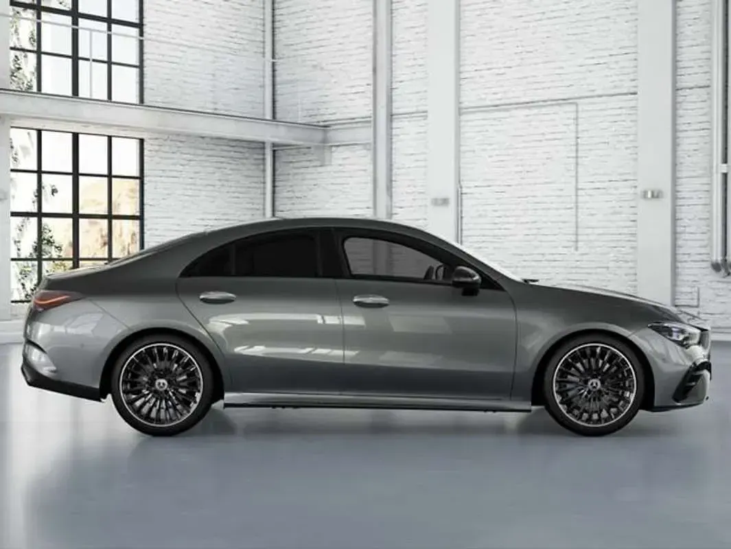 Usado Mercedes CLA220 190 CV (139 kW) 2025 Gris Berlina