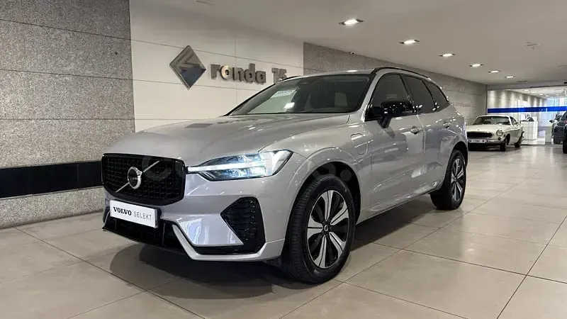 Usado Volvo XC60 Plus 350 CV (257 kW) 2025 Gris / plata SUV