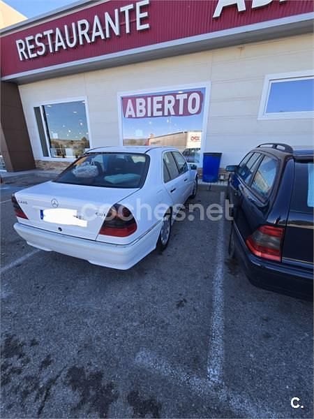 Usado Mercedes C220 Elegance 125 CV (91 kW) 2000 Blanco Berlina