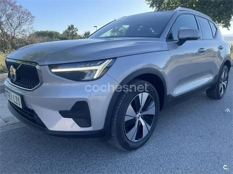 Begagnad Volvo XC40 Core 163 HK (119 kW) 2022 Grå SUV