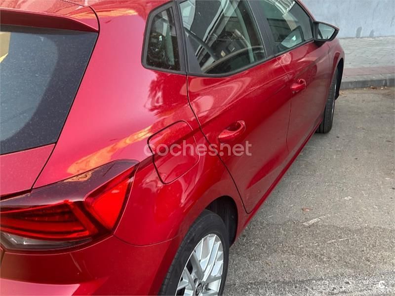 Usado Seat Ibiza Style 95 CV (69 kW) 2018 Rojo Utilitario