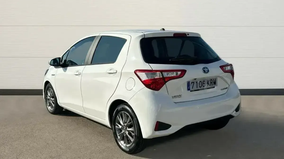 Usado Toyota Yaris Hybrid Active 100 HP (73 kW) 2018 Branco Sedan