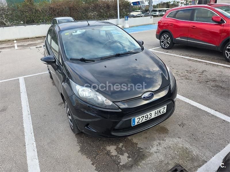 Usado Ford Fiesta Trend 70 CV (51 kW) 2012 Negro Utilitario