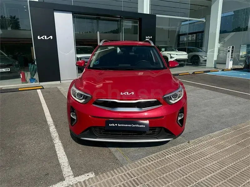 Usado Kia Stonic 101 CV (74 kW) 2025 Rojo SUV