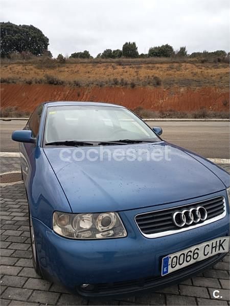 Usado Audi A3 Ambiente 100 CV (73 kW) 2003 Azul Utilitario