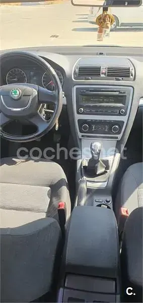 Usado Skoda Octavia Family 105 CV (77 kW) 2010 Negro Berlina