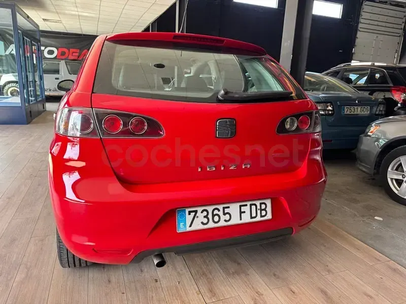Usado Seat Ibiza Sport 100 CV (73 kW) 2006 Rojo Utilitario