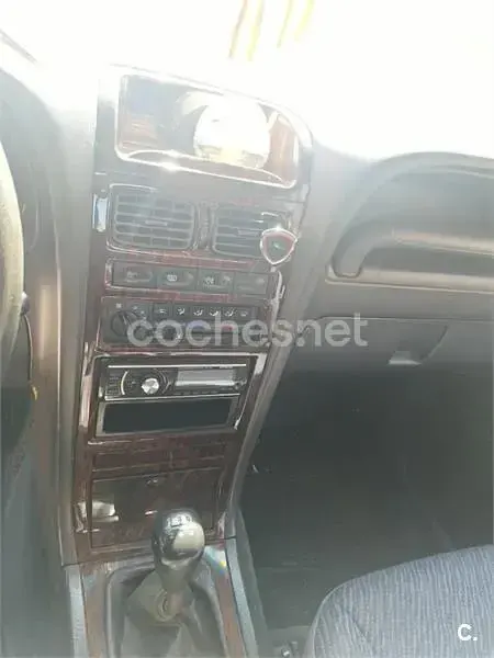 Usado SsangYong Korando 100 CV (73 kW) 1999 Gris / plata SUV