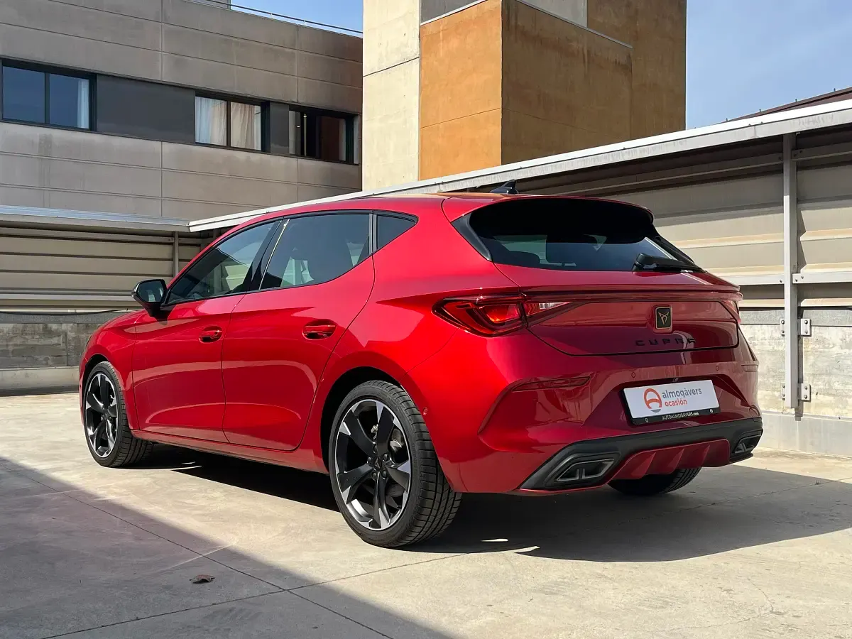 Usado Cupra Leon 150 CV (110 kW) 2024 Rojo desire cmetalizadoe