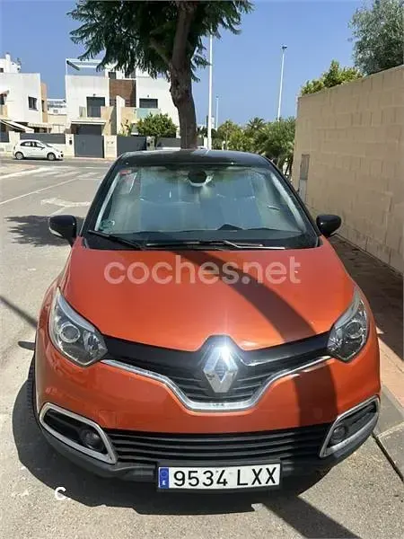 Usado Renault Captur Zen 120 CV (88 kW) 2016 Naranja SUV