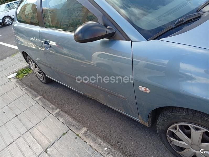 Usado Seat Ibiza Reference 75 CV (55 kW) 2005 Azul Utilitario