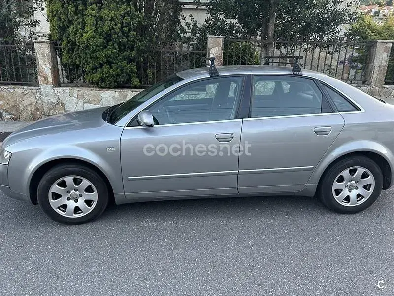 Usado Audi A4 163 CV (119 kW) 2001 Gris / plata Berlina