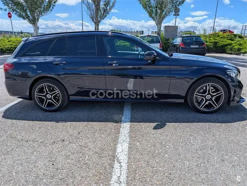 Usado Mercedes E300 320 CV (235 kW) 2020 Azul Familiar