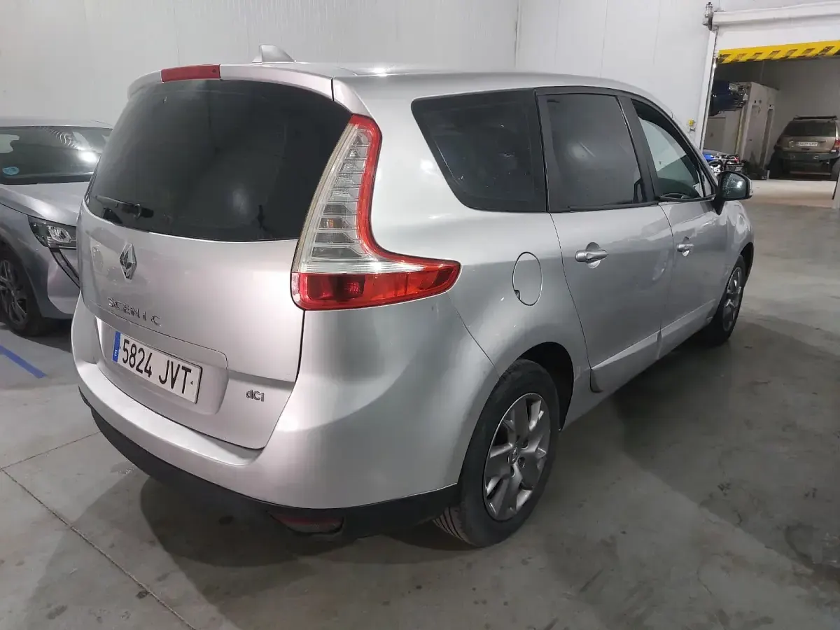 Usado Renault Scénic Intens 110 CV (80 kW) 2016 Gris / plata Monovolumen