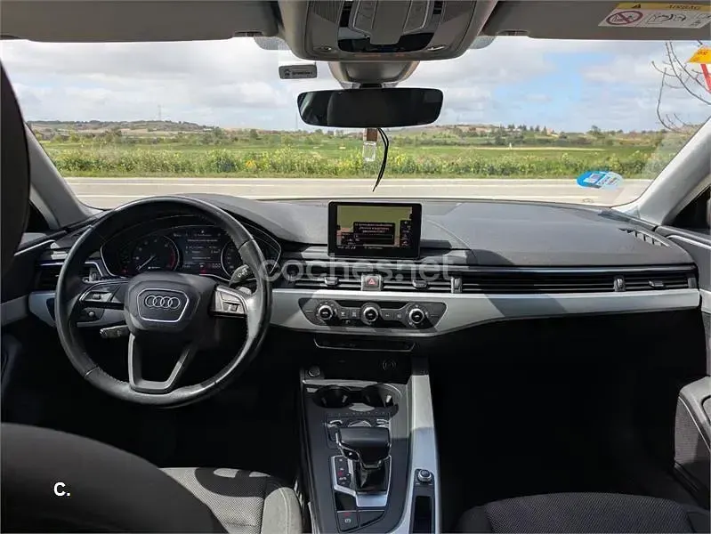 Usado Audi A4 170 CV (125 kW) 2018 Blanco Familiar