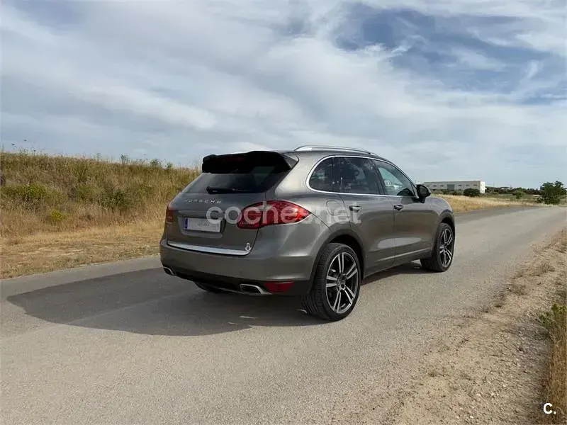 Usado Porsche Cayenne 240 CV (176 kW) 2011 Gris / plata SUV